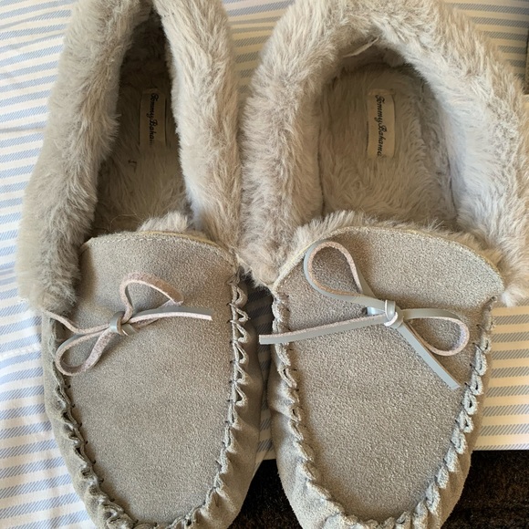 Tommy Bahama Shoes - TOMMY BAHAMA SLIPPER. Women’s Size . 9